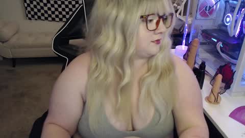 Snapshot of missdanibluee chatting on 12-12-24, 08:47 missdanibluee online show from 12-12-24, 08:47