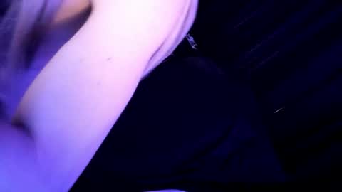 Snapshot of misselissehillx chatting on 03-09-26, 03:05 Miss Elisse H. online show from 03-09-26, 03:05