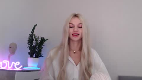 Snapshot of missemma1111 chatting on 12-07-24, 05:26 EMMA online show from 12-07-24, 05:26