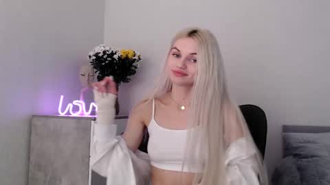 Snapshot of missemma1111 chatting on 02-25-25, 09:46 EMMA online show from 02-25-25, 09:46