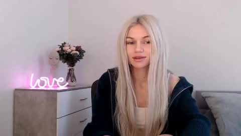 Snapshot of missemma1111 chatting on 03-08-25, 05:59 EMMA online show from 03-08-25, 05:59