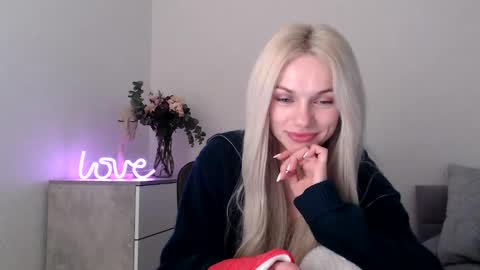 Snapshot of missemma1111 chatting on 03-11-25, 10:09 EMMA online show from 03-11-25, 10:09