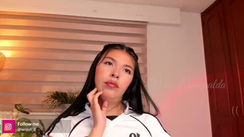 Julieta Arboleda   but i like call me esme online show from 11-18-25, 09:41