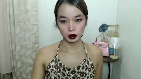 missfantasia online show from 11-18-25, 05:34