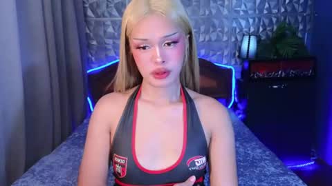 Snapshot of missionary_addiction_cumshot chatting on 06-19-26, 02:32 im your queen steffie online show from 06-19-26, 02:32