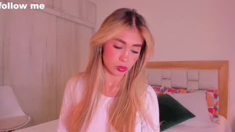Snapshot of missjuliaa_ chatting on 01-24-25, 03:11 A N N Y online show from 01-24-25, 03:11