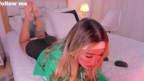 Snapshot of missjuliaa_ chatting on 02-05-25, 03:13 A N N Y online show from 02-05-25, 03:13