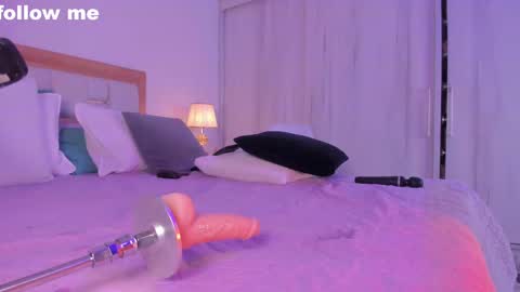 Snapshot of missjuliaa_ chatting on 02-14-25, 06:23 A N N Y online show from 02-14-25, 06:23