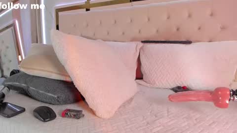 Snapshot of missjuliaa_ chatting on 02-14-25, 11:09 A N N Y online show from 02-14-25, 11:09
