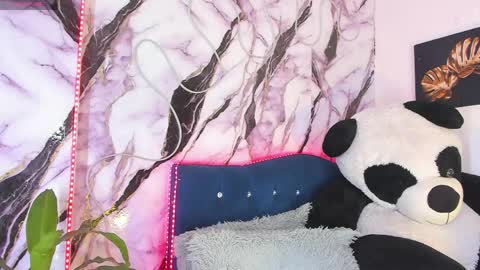 kassandra lazcano online show from 04-18-26, 01:09