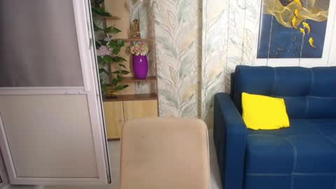 MissLaura online show from 11-19-25, 07:08