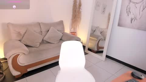 Linda  online show from 04-23-26, 08:44