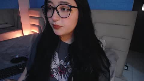 Miss Loise online show from 10-12-25, 04:11