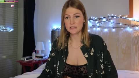 Misslucci online show from 12-22-24, 09:22