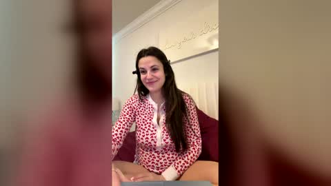 Snapshot of missmadsxx chatting on 05-05-26, 02:47 MADS online show from 05-05-26, 02:47
