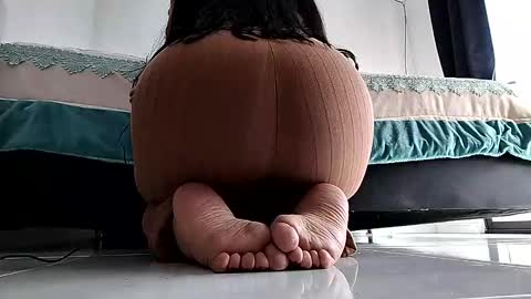 Snapshot of missmartinafeet chatting on 02-17-25, 01:42 Martina online show from 02-17-25, 01:42
