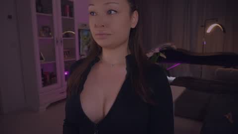 Snapshot of missmerciless chatting on 06-10-26, 05:50 LUXXANDRA online show from 06-10-26, 05:50