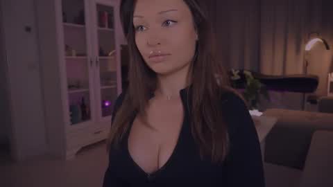 Snapshot of missmerciless chatting on 07-27-26, 05:58 LUXXANDRA online show from 07-27-26, 05:58
