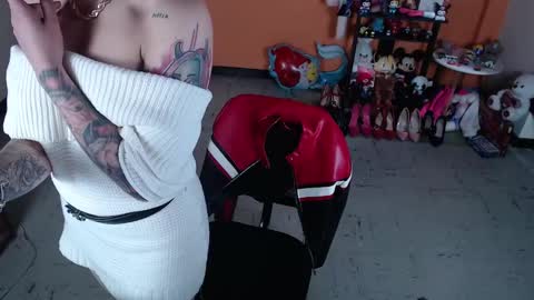 Miss Mia online show from 01-23-25, 01:02