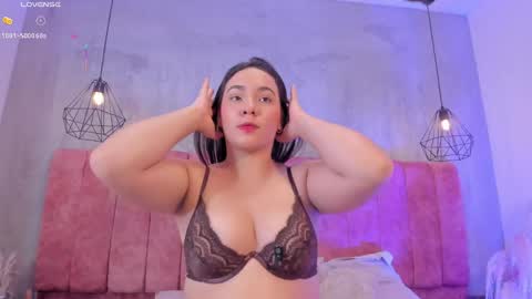 Mia  online show from 05-13-26, 11:51