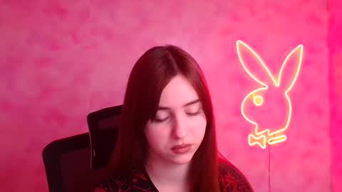 Mia online show from 11-18-25, 07:07