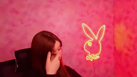 Mia online show from 12-16-25, 12:43