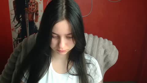 Mia online show from 04-19-26, 11:42