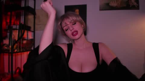 Snapshot of missmirandagd chatting on 02-02-25, 08:57 online show from 02-02-25, 08:57