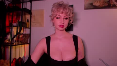 Snapshot of missmirandagd chatting on 02-03-25, 11:31 online show from 02-03-25, 11:31