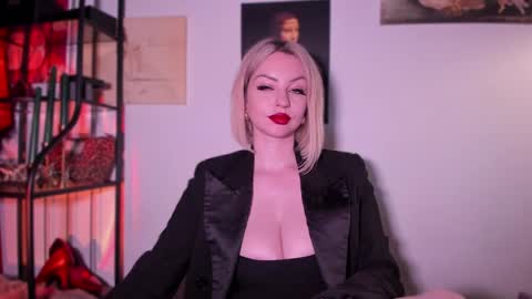 Snapshot of missmirandagd chatting on 02-08-25, 03:10 online show from 02-08-25, 03:10