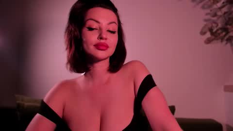 Snapshot of missmirandagd chatting on 09-25-25, 04:00 online show from 09-25-25, 04:00