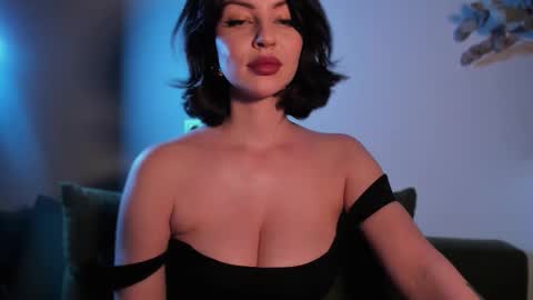 Snapshot of missmirandagd chatting on 10-18-25, 12:50 online show from 10-18-25, 12:50