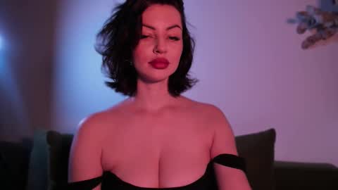 Snapshot of missmirandagd chatting on 10-19-25, 09:43 online show from 10-19-25, 09:43