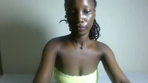 Snapshot of missmisbehave_irl chatting on 05-28-26, 01:36 sexy online show from 05-28-26, 01:36