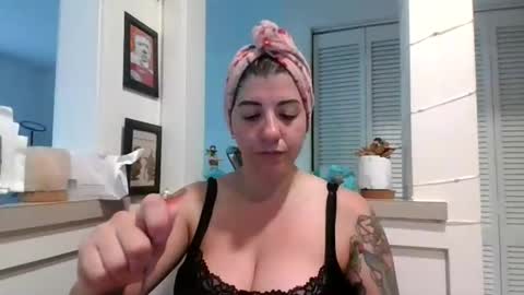 Snapshot of missmonatoyou chatting on 05-31-26, 10:11 MissMona online show from 05-31-26, 10:11