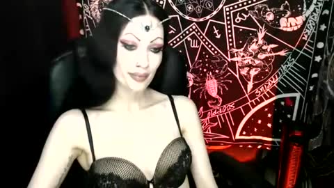 MissMoonDoll online show from 01-04-25, 07:03