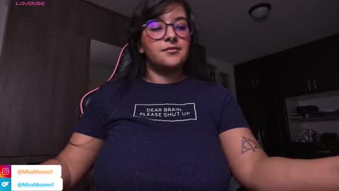Snapshot of missmoonn chatting on 09-25-25, 01:31 MissMoon online show from 09-25-25, 01:31