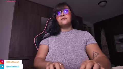 Snapshot of missmoonn chatting on 10-08-25, 01:58 MissMoon online show from 10-08-25, 01:58