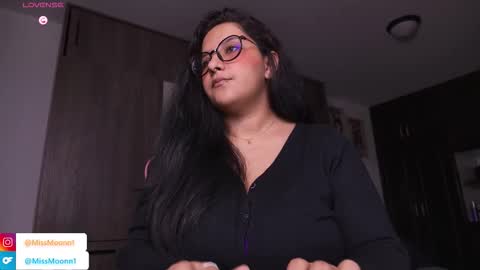 Snapshot of missmoonn chatting on 10-27-25, 10:58 MissMoon online show from 10-27-25, 10:58