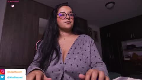 Snapshot of missmoonn chatting on 10-29-25, 01:19 MissMoon online show from 10-29-25, 01:19