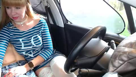 Snapshot of missofkiss chatting on 09-29-25, 09:03 Olenka online show from 09-29-25, 09:03