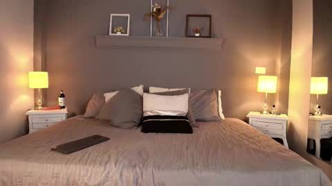 missparis__ online show from 10-22-25, 09:14