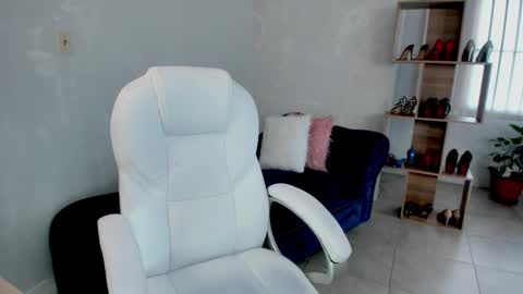 Miss Rhodes online show from 12-15-25, 08:13