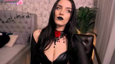 Snapshot of missrosse_ chatting on 10-11-25, 08:29 Emily online show from 10-11-25, 08:29