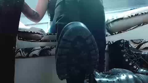 Snapshot of misssam28 chatting on 09-11-25, 08:31 TELL ME MISS online show from 09-11-25, 08:31