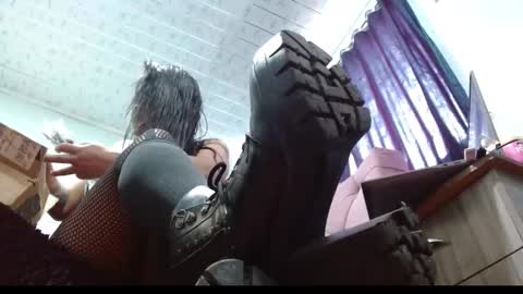 Snapshot of misssam28 chatting on 10-07-25, 04:04 TELL ME MISS online show from 10-07-25, 04:04