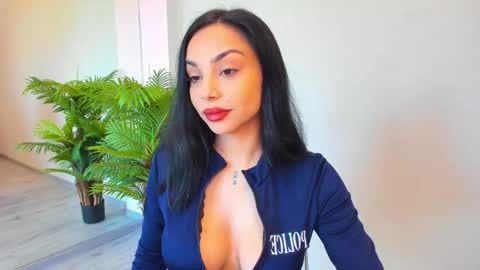 Snapshot of misssiennaa chatting on 04-20-26, 06:05 Sienna online show from 04-20-26, 06:05