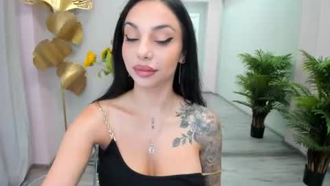 Snapshot of misssiennaa chatting on 06-14-26, 05:42 Sienna online show from 06-14-26, 05:42