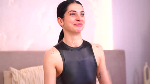 Sophie online show from 05-15-26, 05:36