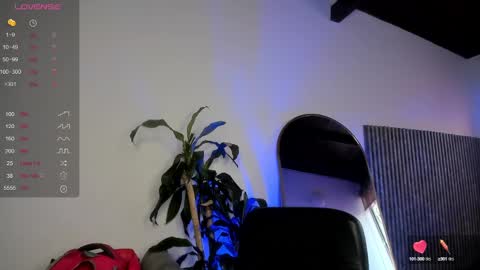 Snapshot of missvalery1 chatting on 12-31-24, 12:15 missvalery1 online show from 12-31-24, 12:15